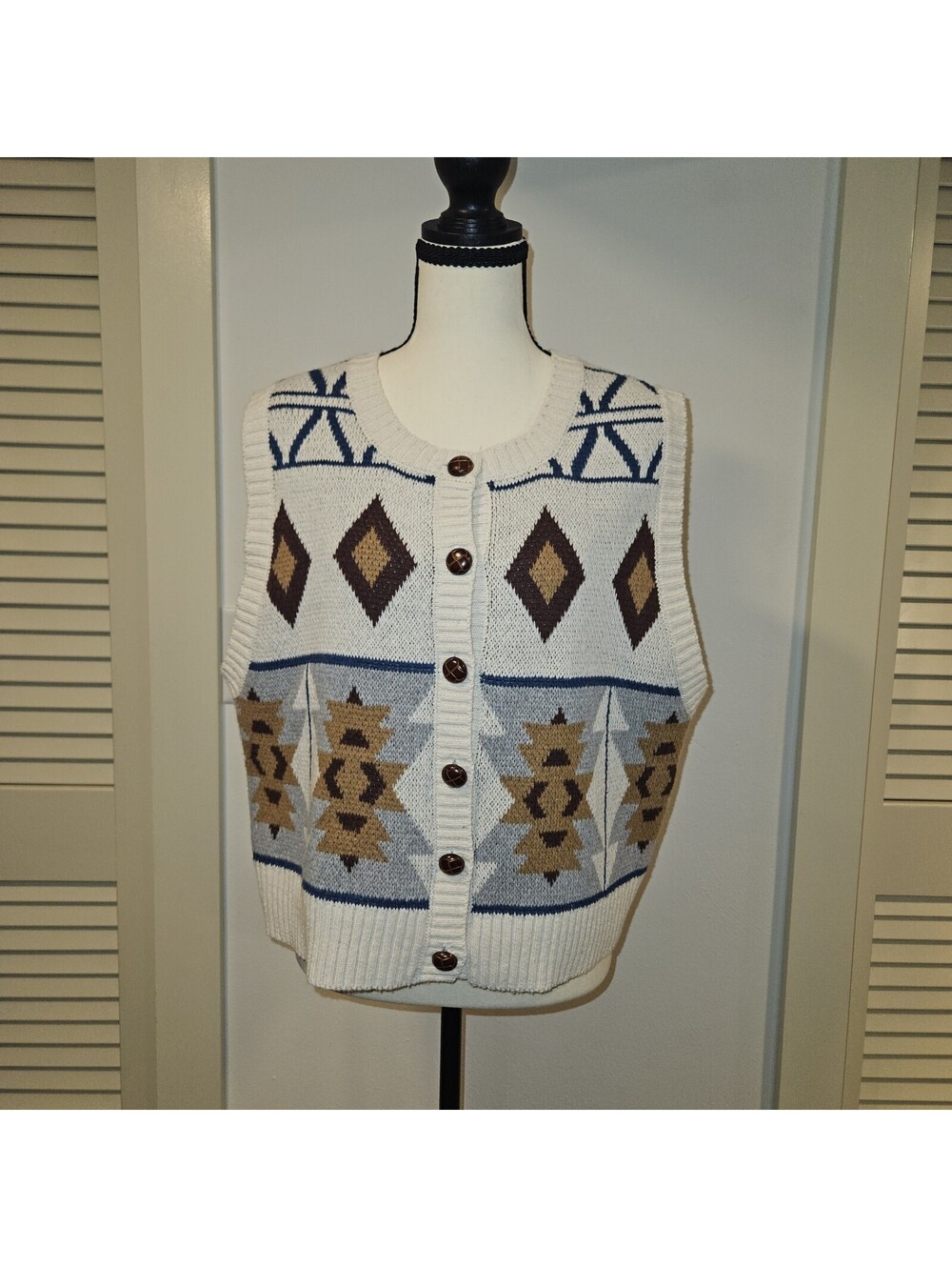 Very J Boutique Ladies M Cream Sweater Vest Blue/Brown Pattern NWT